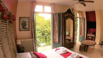 Zimmersafe, Verdunkelungsvorhänge, kostenloses WLAN, Bettwäsche