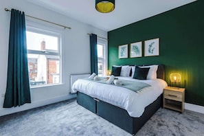 4 habitaciones, tabla de planchar con plancha, cuna de viaje y wifi