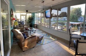 Interior - SPECIAL DEAL! LUXURY WATERFRONT•King & Queen Suites•3 Baths•Kayaks•Modern (Weeki Wachee)