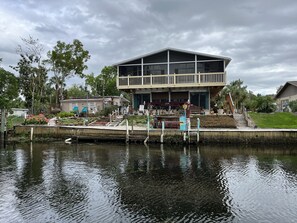 Exterior - SPECIAL DEAL! LUXURY WATERFRONT•King & Queen Suites•3 Baths•Kayaks•Modern (Weeki Wachee)