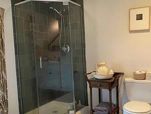 Shower, hair dryer, towels - Litchfield (Litchfield)