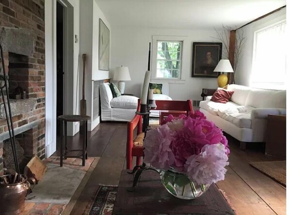 Smart TV, computer monitors