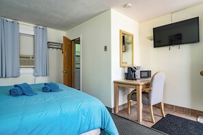 Habitación Signature, 1 cama de matrimonio grande, no fumadores, vistas a la piscina | Ropa de cama de alta calidad, edredones de plumas, wifi gratis