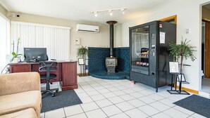 Reception - Beach Club by Beach1 Motel (Wasaga Beach)