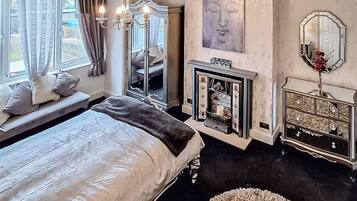 4 bedrooms, free WiFi, bed sheets