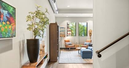 The Meadowlark Loft: Cozy Modern Retreat