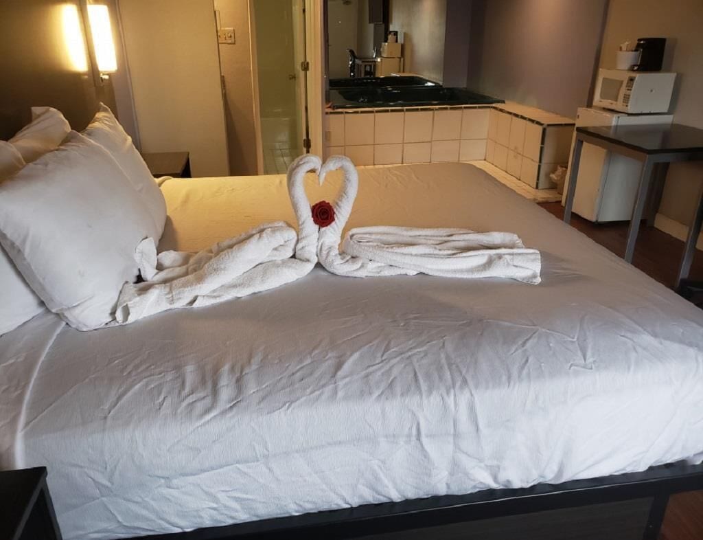 Large Jetted Tub Suite at Envi Boutique Hotel