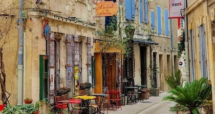 MAISON SAINT REMY DE PROVENCE PROCHE ALPILLES ET CENTRE VILLE ST REMY