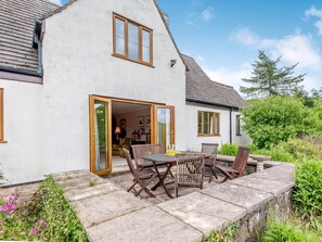 Outdoor dining - 4 bedroom accommodation in Tylwch (Tylwch)