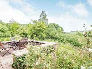 Outdoor dining - 4 bedroom accommodation in Tylwch (Tylwch)