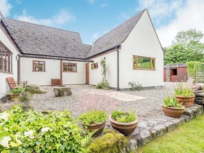 Exterior - 4 bedroom accommodation in Tylwch (Tylwch)