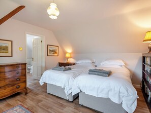 4 bedrooms, free WiFi, bed sheets - 4 bedroom accommodation in Tylwch (Tylwch)