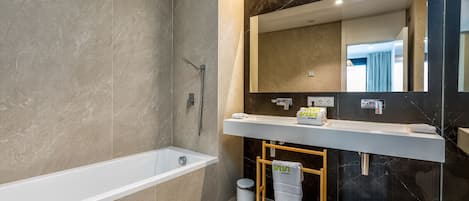 أحواض استحمام، مجففات شعر، مناشف، صابون