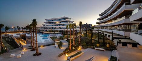 Piscine couverte, piscine extérieure