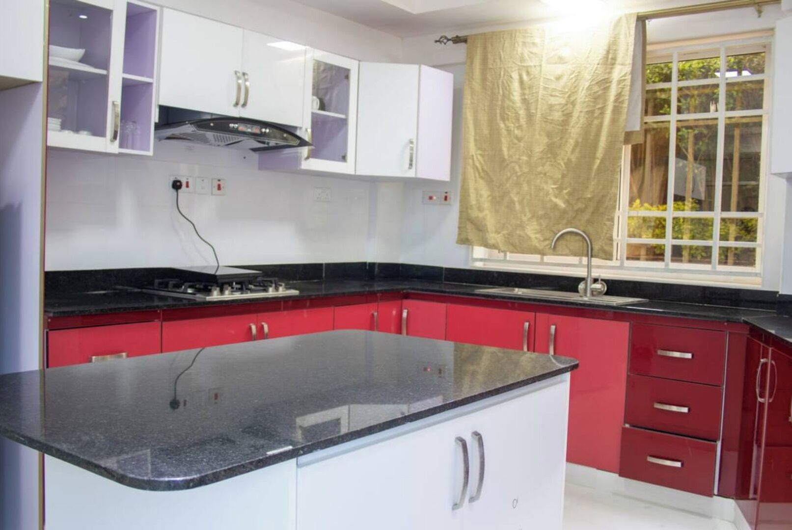Coffee/tea maker, fridge, microwave, stovetop