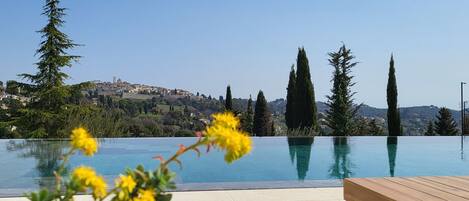 Seasonal outdoor pool, open 7:00 AM to 10:30 PM, pool umbrellas