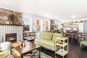 Living area - Strip District Studio-Free Parking-Natural Light (Pittsburgh)