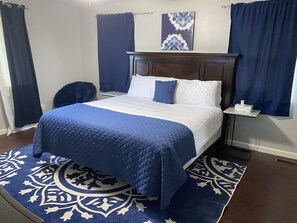 4 bedrooms, desk, iron/ironing board, travel crib - A Point of Blue 🔵 Hottub/ Pool table/10 min all OKC (Oklahoma City)