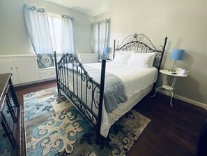 3 bedrooms, desk, iron/ironing board, travel cot