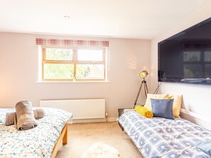 2 bedrooms, free WiFi, bed sheets - 2 bedroom accommodation in Selby (Selby)