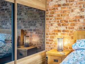 2 bedrooms, free WiFi, bed sheets - 2 bedroom accommodation in Selby (Selby)