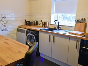 Cookware/dishes/utensils