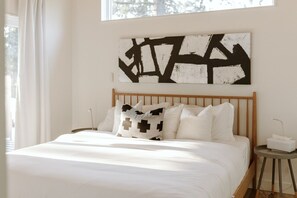 3 soveværelser, skrivebord, strygejern/strygebræt, weekendseng