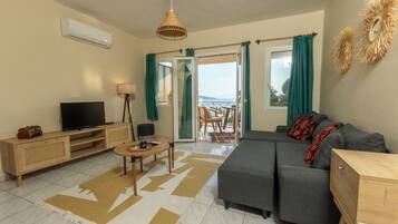 40-inch LCD TV with cable channels, TV