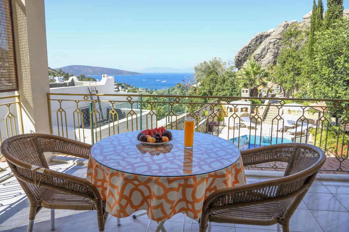Basic Suite, Partial Sea View | Terrace/patio