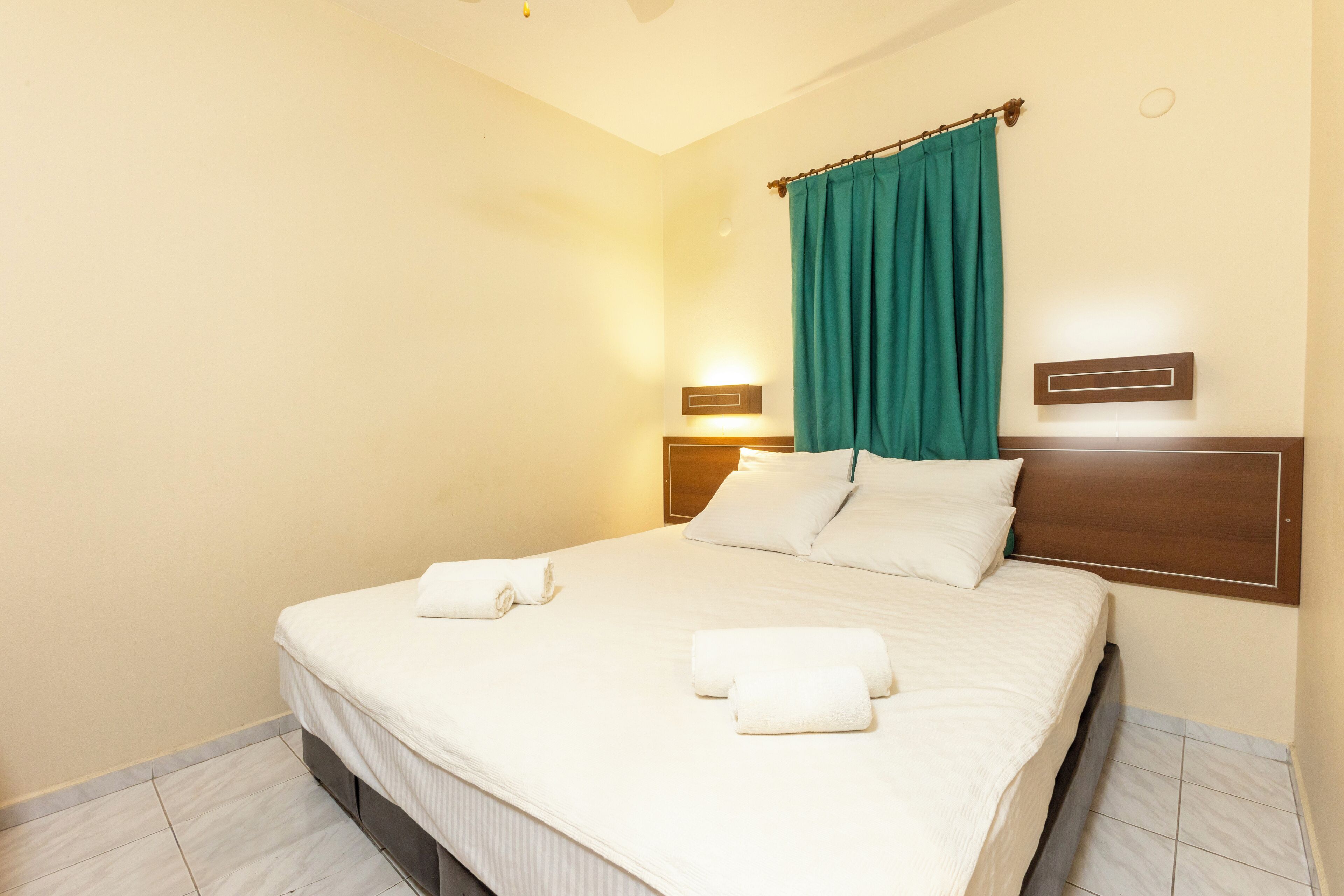 1 Schlafzimmer, Zimmersafe, individuell dekoriert, Schreibtisch