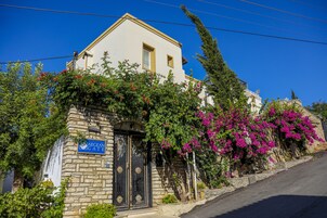 Entrada al alojamiento