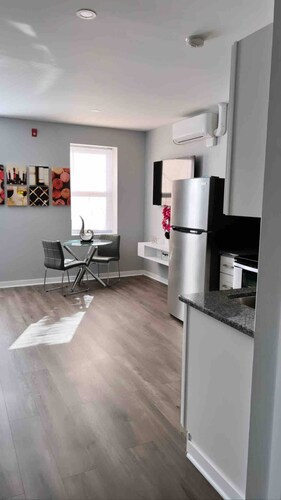 Modern Studio Walk to UPenn Univ &Hosp & Drexel. Ideal for travel professionals