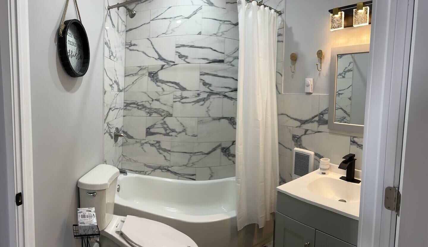 Combined shower/bathtub, hair dryer, towels, soap