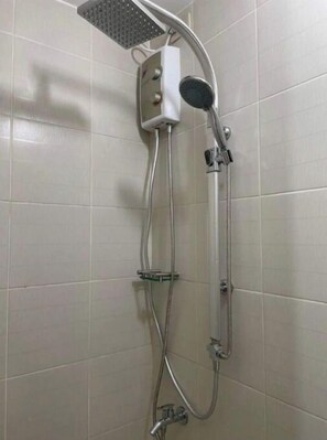 Shower, bidet, towels