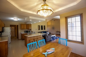 Interior - Fish, boat, grill, chill, pets, relax (Sullivan)