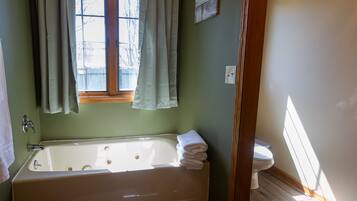 Combined shower/bathtub, jetted bath, hair dryer, towels