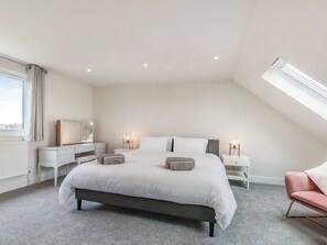 4 bedrooms, free WiFi, bed sheets