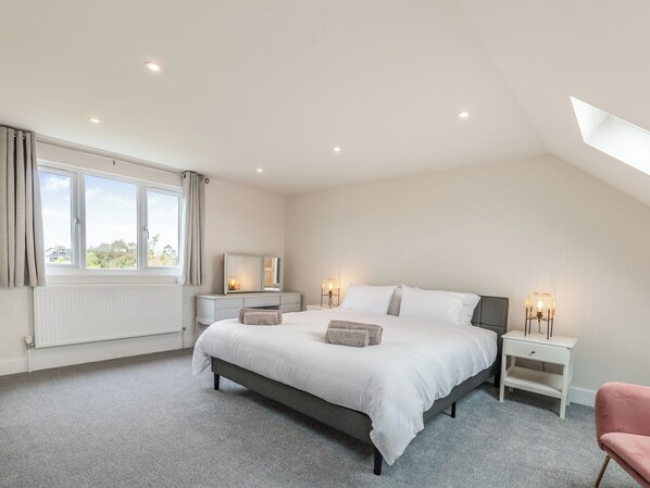 4 bedrooms, free WiFi, bed sheets