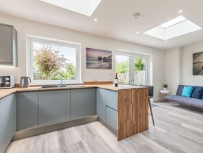 Interior - Beautiful house refurbished in 2022 to a very high standard. (Whitstable)