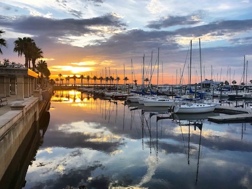 Downtown Floating Bungalow Historic Sanford Lake Monroe Marina