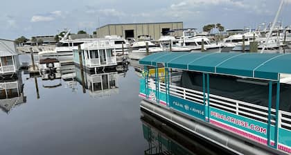 Downtown Floating Bungalow Historic Sanford Lake Monroe Marina