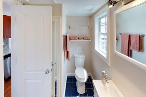 مجففات شعر، مناشف، ورق حمّام