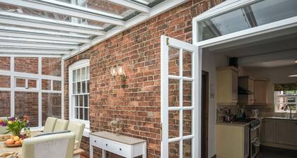 6 bedroom accommodation in Dorrington, near Church Stretton