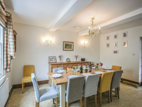 6 bedroom accommodation in Dorrington, near Church Stretton