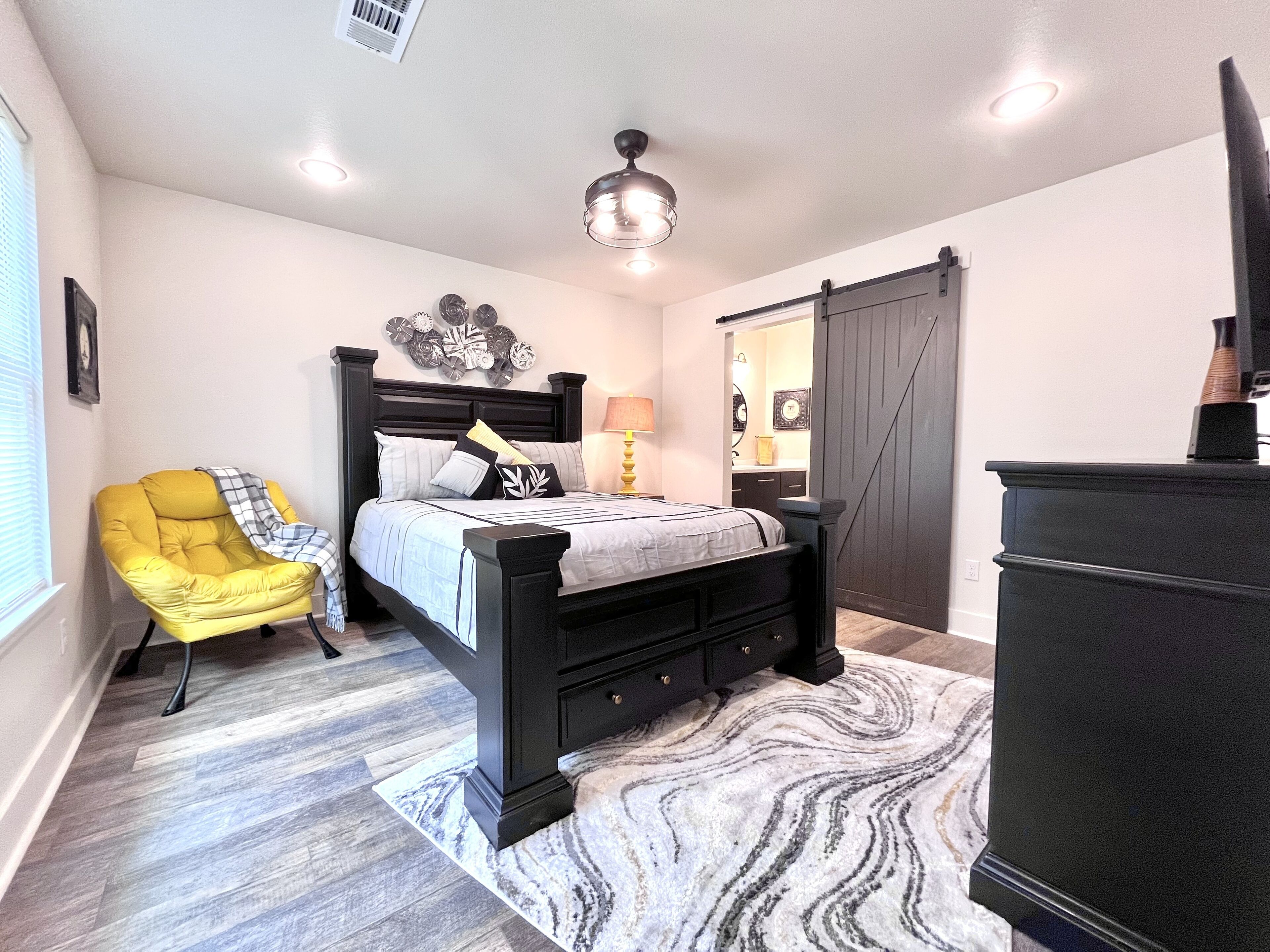 3 chambres, fer et planche à repasser, Wi-Fi, draps fournis