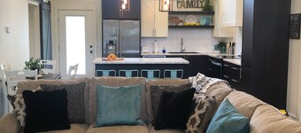 Eagle's Nest - Beautiful House close to boat launch and local attractions. 
