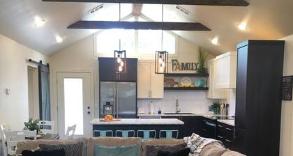 Eagle's Nest - Beautiful House close to boat launch and local attractions.