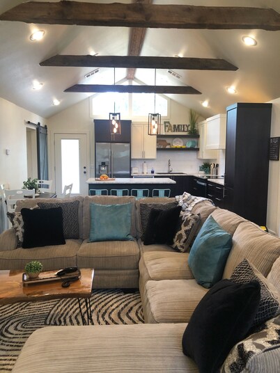 Eagle's Nest - Beautiful House close to boat launch and local attractions. 