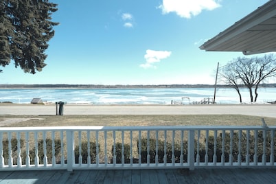 Beautiful 2 bed, 2 bath condo on St Clair River in Marysville, MI - U1
