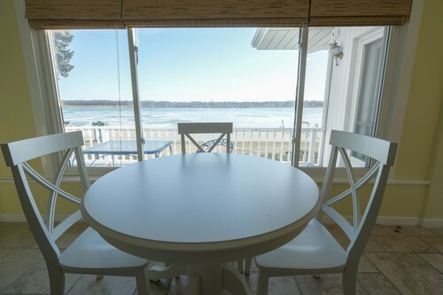 Beautiful 2 bed, 2 bath condo on St Clair River in Marysville, MI - U1
